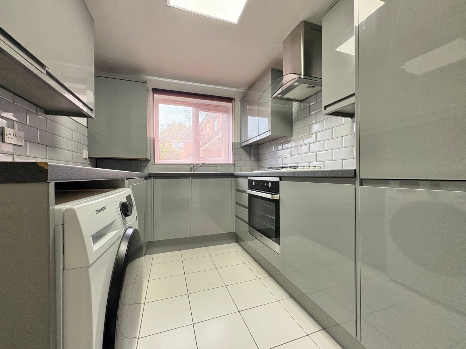 Flat Greenfield Court in Leeds