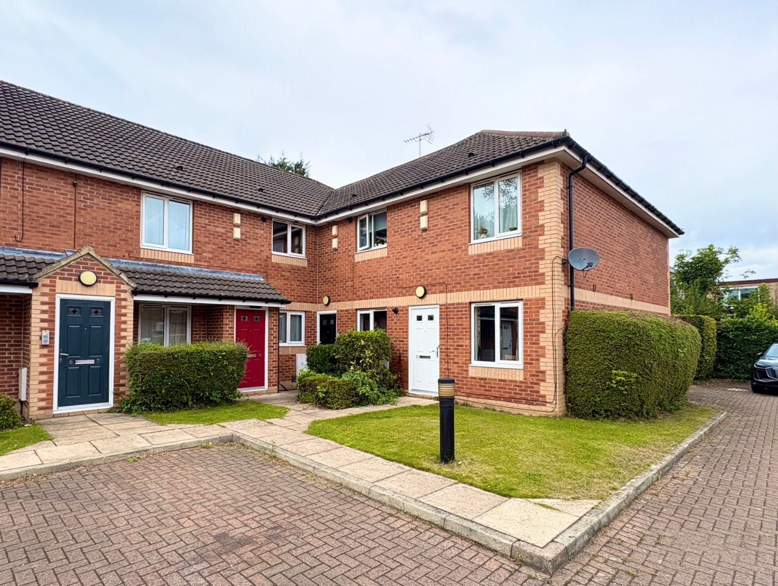 Flat Greenfield Court in Leeds