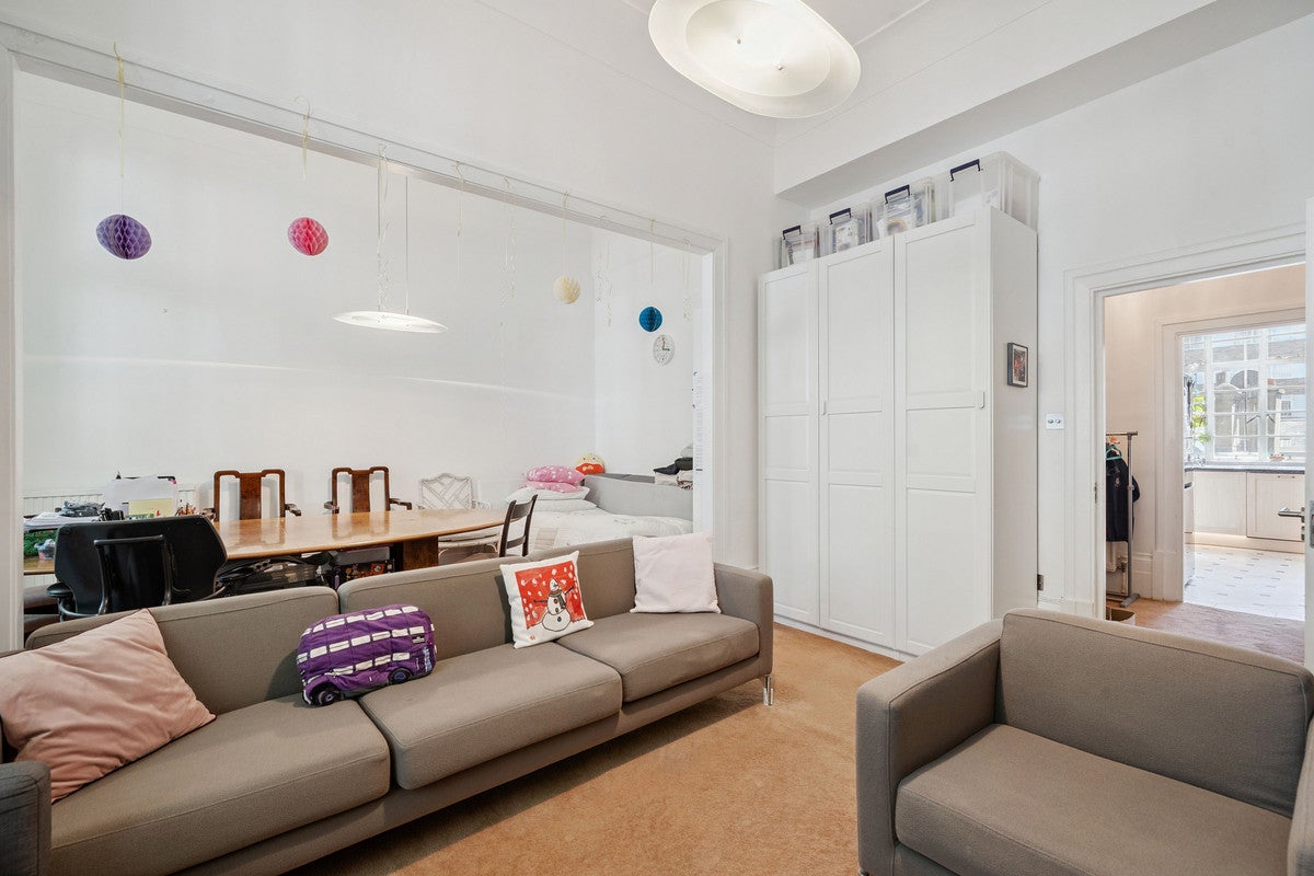 Flat Sussex Gardens in City of Westminster
