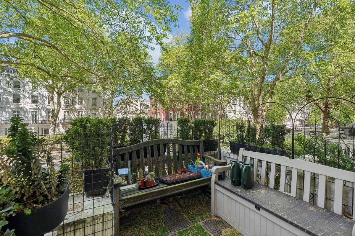 Flat Sussex Gardens in City of Westminster