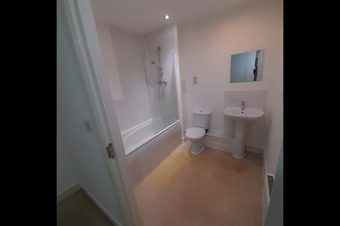 Flat Bramley Crescent in Greater London