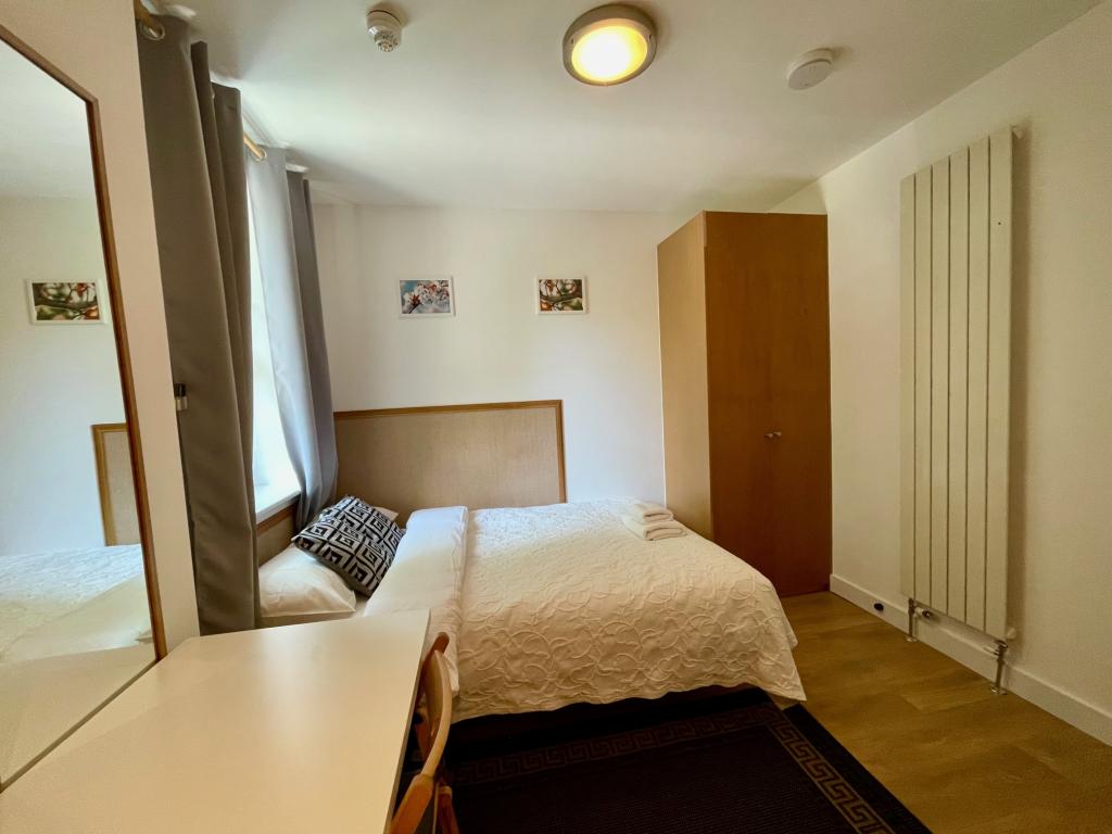 Flat Fulham Palace Road in Greater London