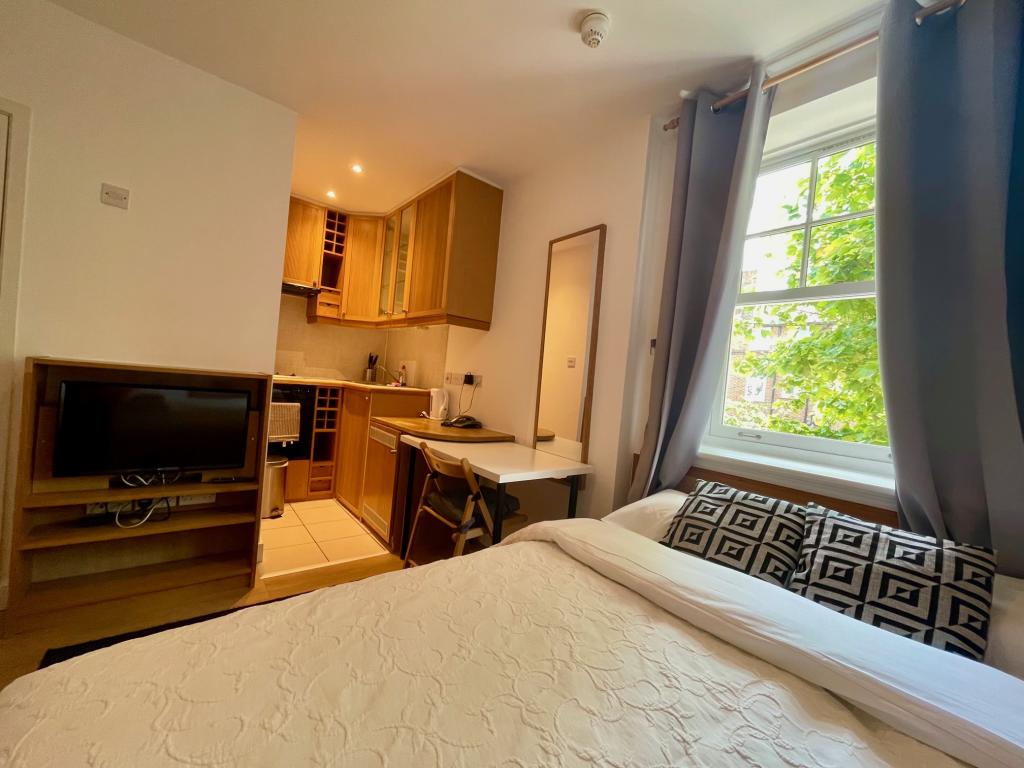 Flat Fulham Palace Road in Greater London