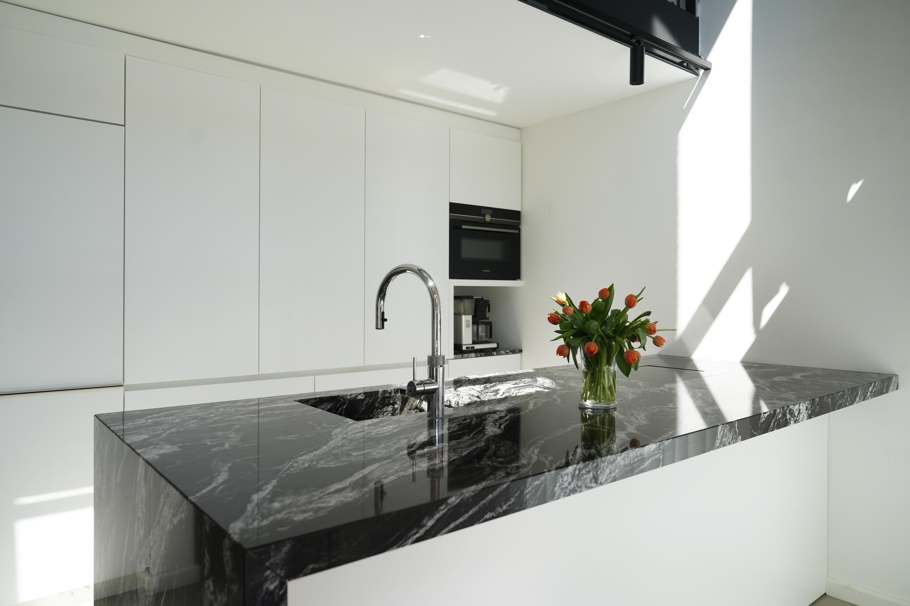 Tussenwoning te koop: Wijboschstraat 68, Tilburg