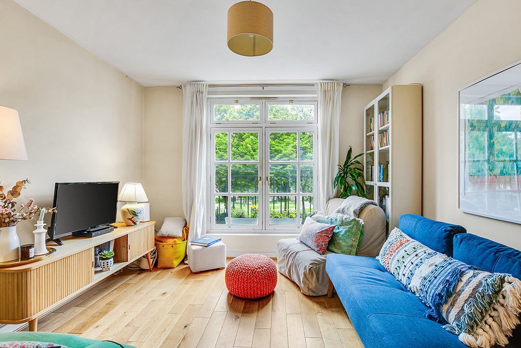 House Parkside Crescent in Greater London