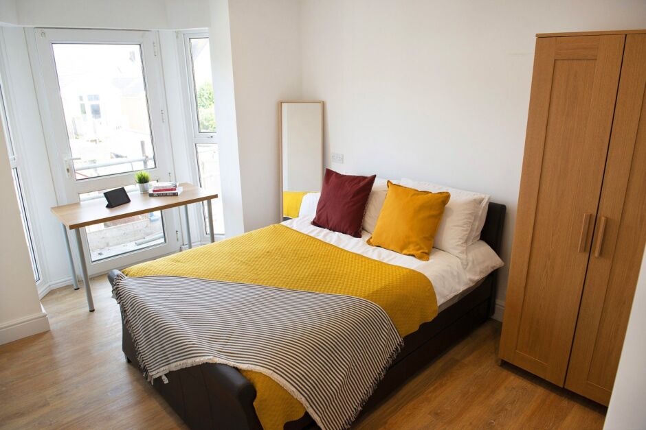 Room Bernard Street in Swansea
