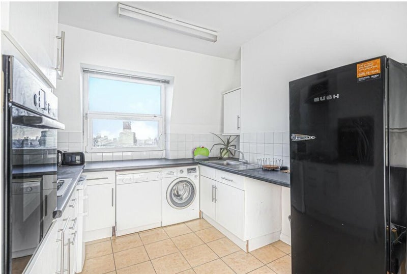 Room Finchley Road in Greater London