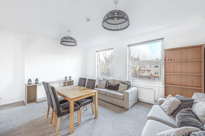 Room Finchley Road in Greater London