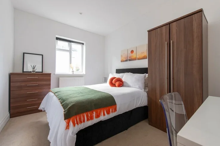 Flat Gunnersbury Avenue in Greater London