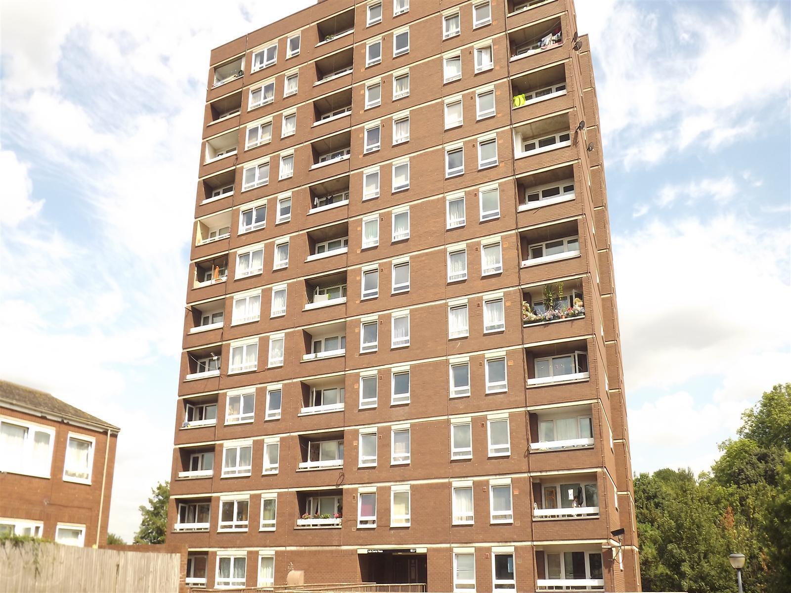 Flat Vicarage Park in Greater London