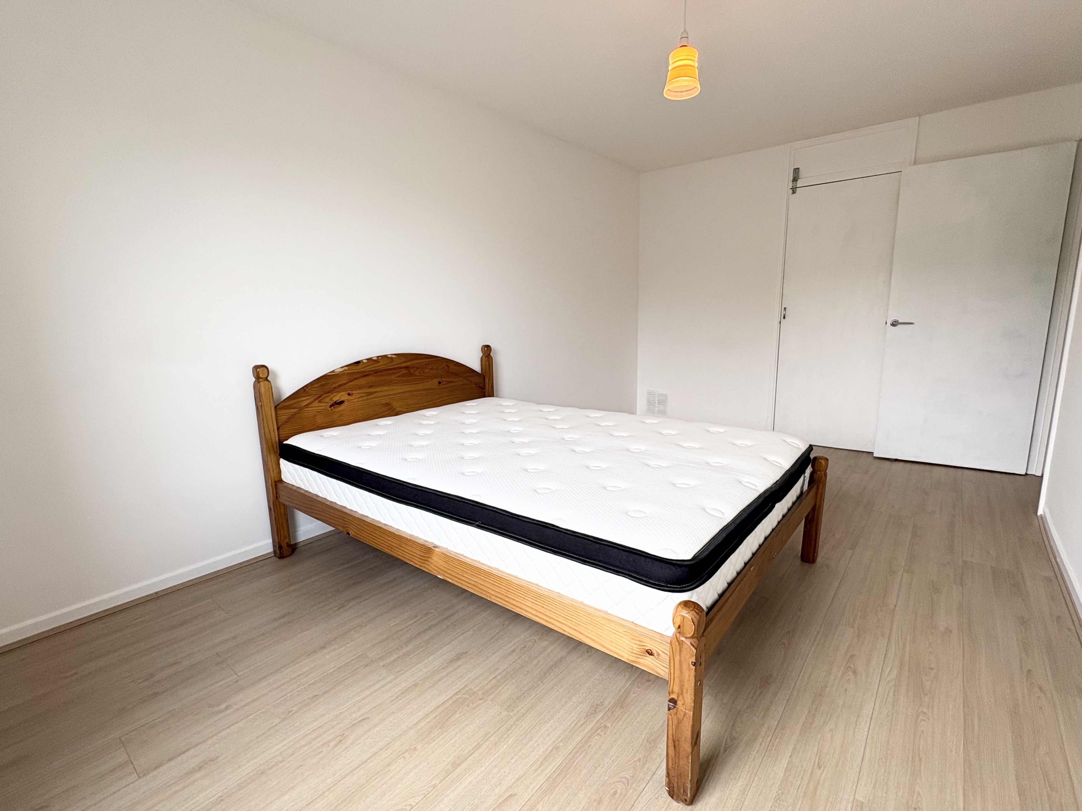 Flat Vicarage Park in Greater London
