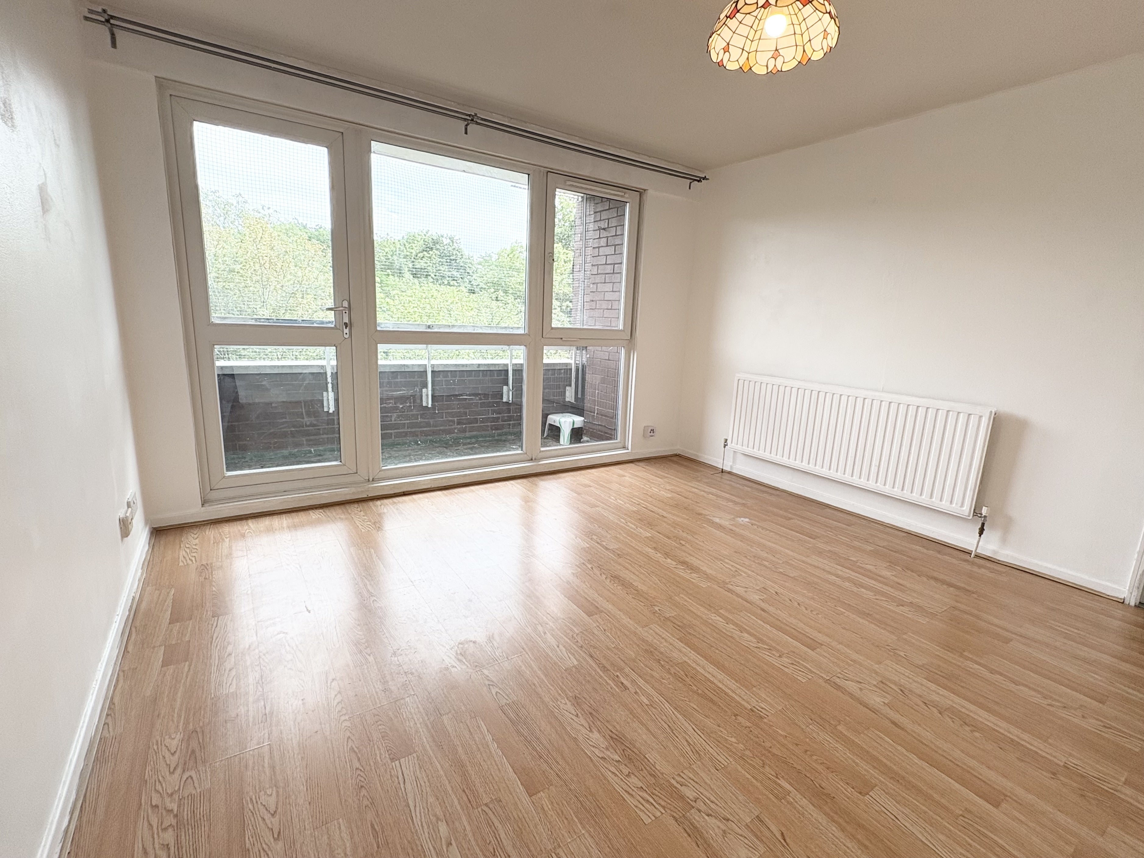 Flat Vicarage Park in Greater London