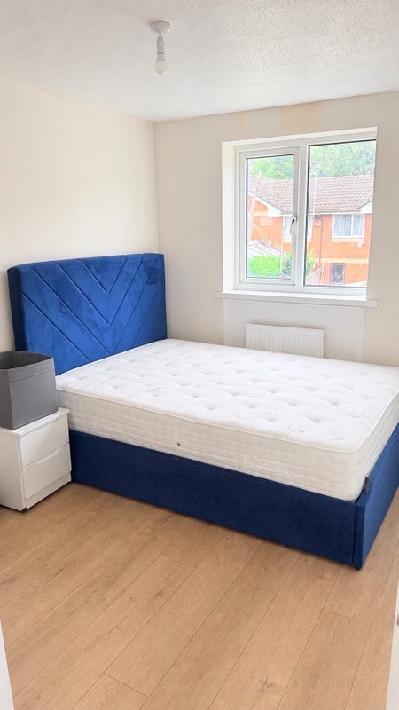 Room Kingfisher Street in Greater London