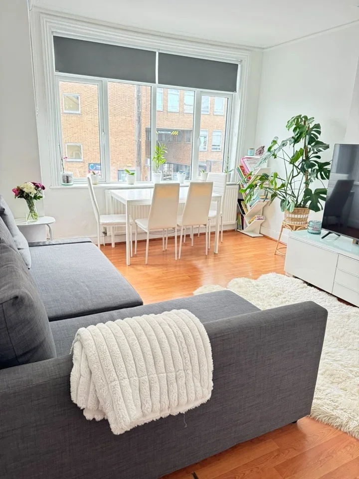 Flat Greenhill Road in Greater London