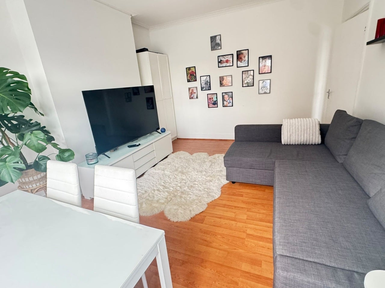 Flat Greenhill Road in Greater London
