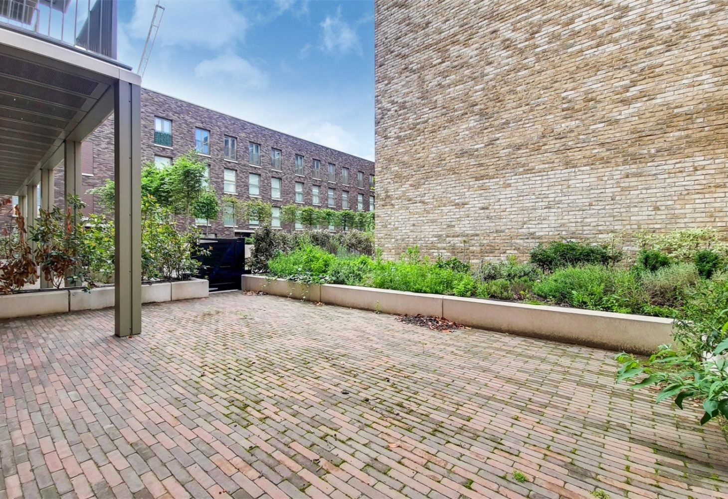 Flat Atlantis Avenue in Greater London