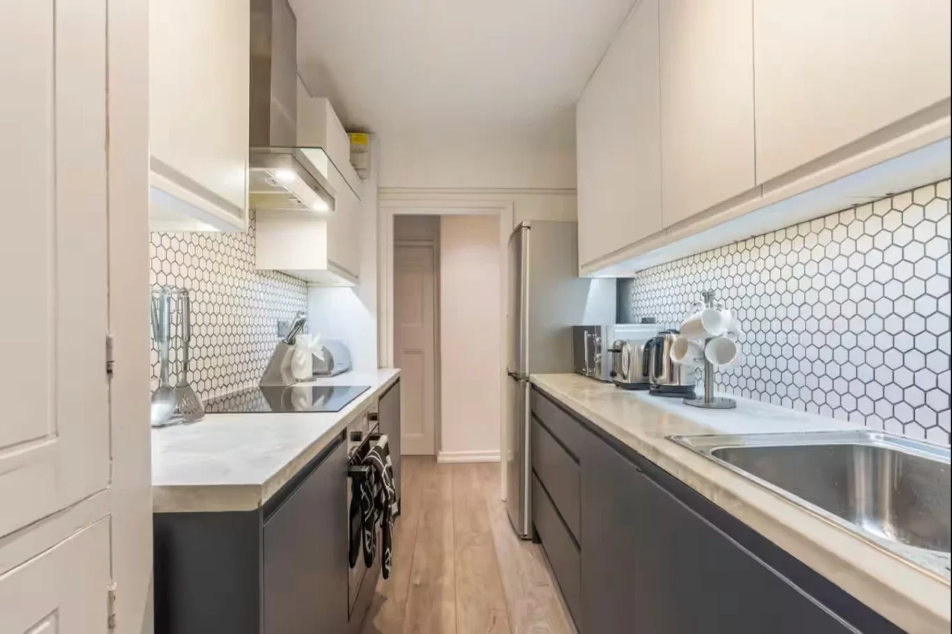Flat Wyfold Road in Greater London