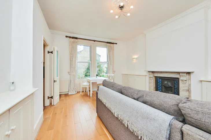 Flat Stradbroke Road in Greater London