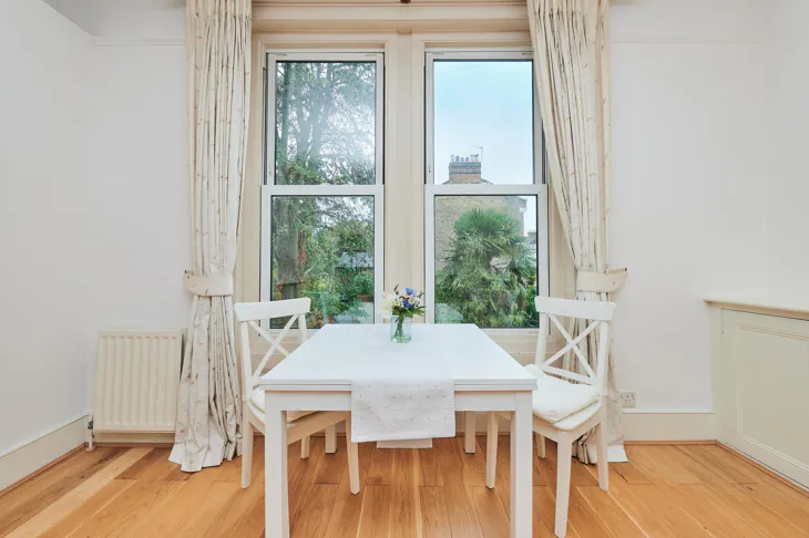 Flat Stradbroke Road in Greater London