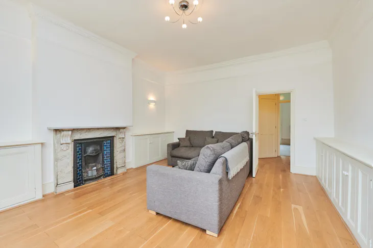 Flat Stradbroke Road in Greater London
