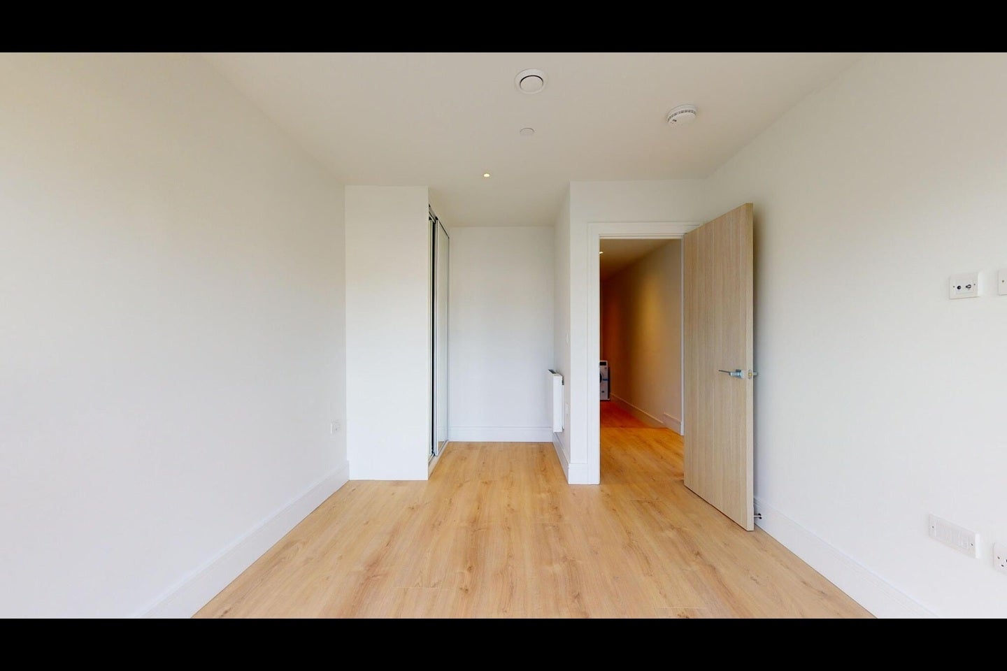 Flat Coombe Lane in Greater London