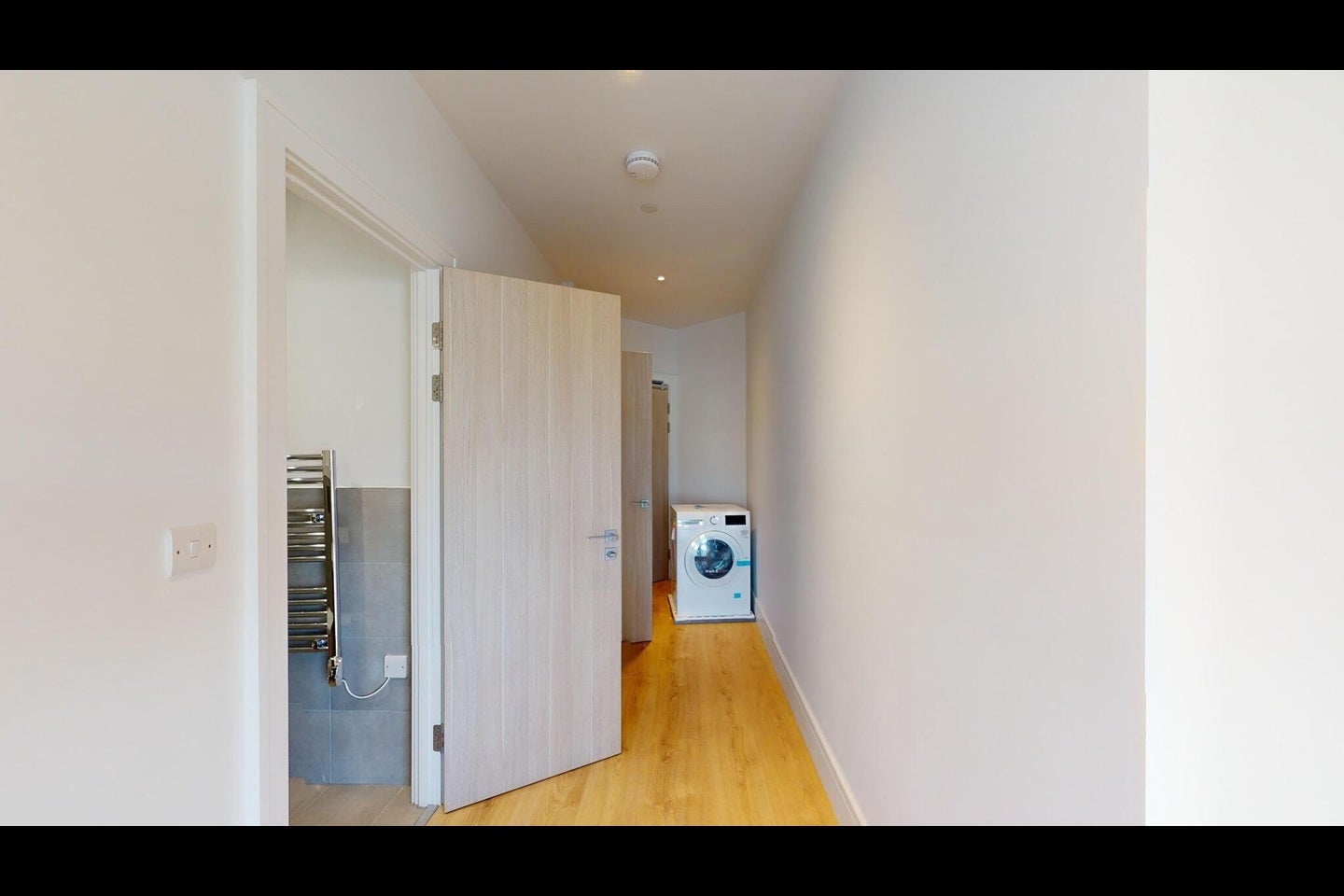 Flat Coombe Lane in Greater London