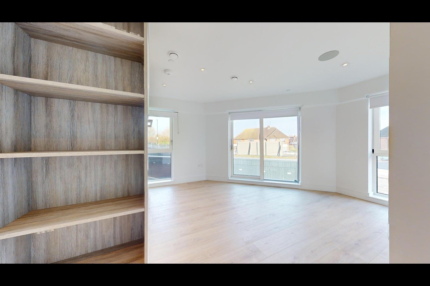 Flat Coombe Lane in Greater London