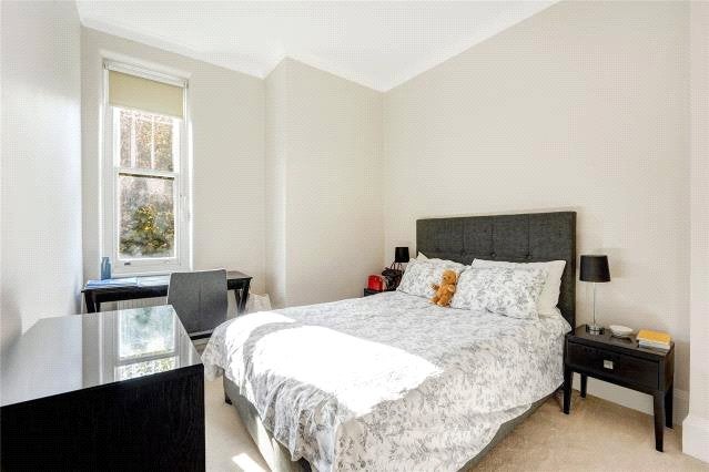 Flat Sloane Court West in Greater London