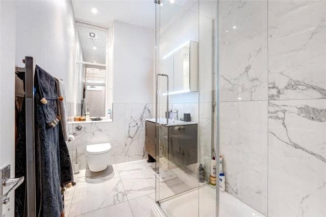 Flat Sloane Court West in Greater London