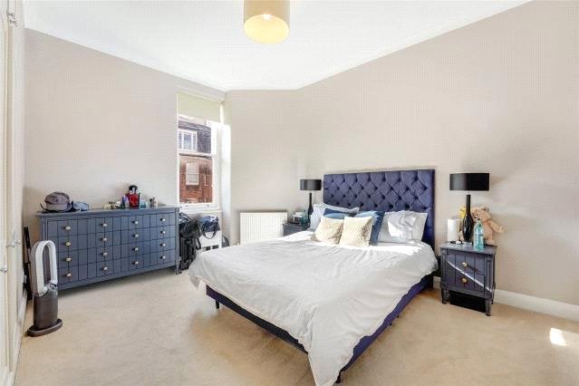Flat Sloane Court West in Greater London