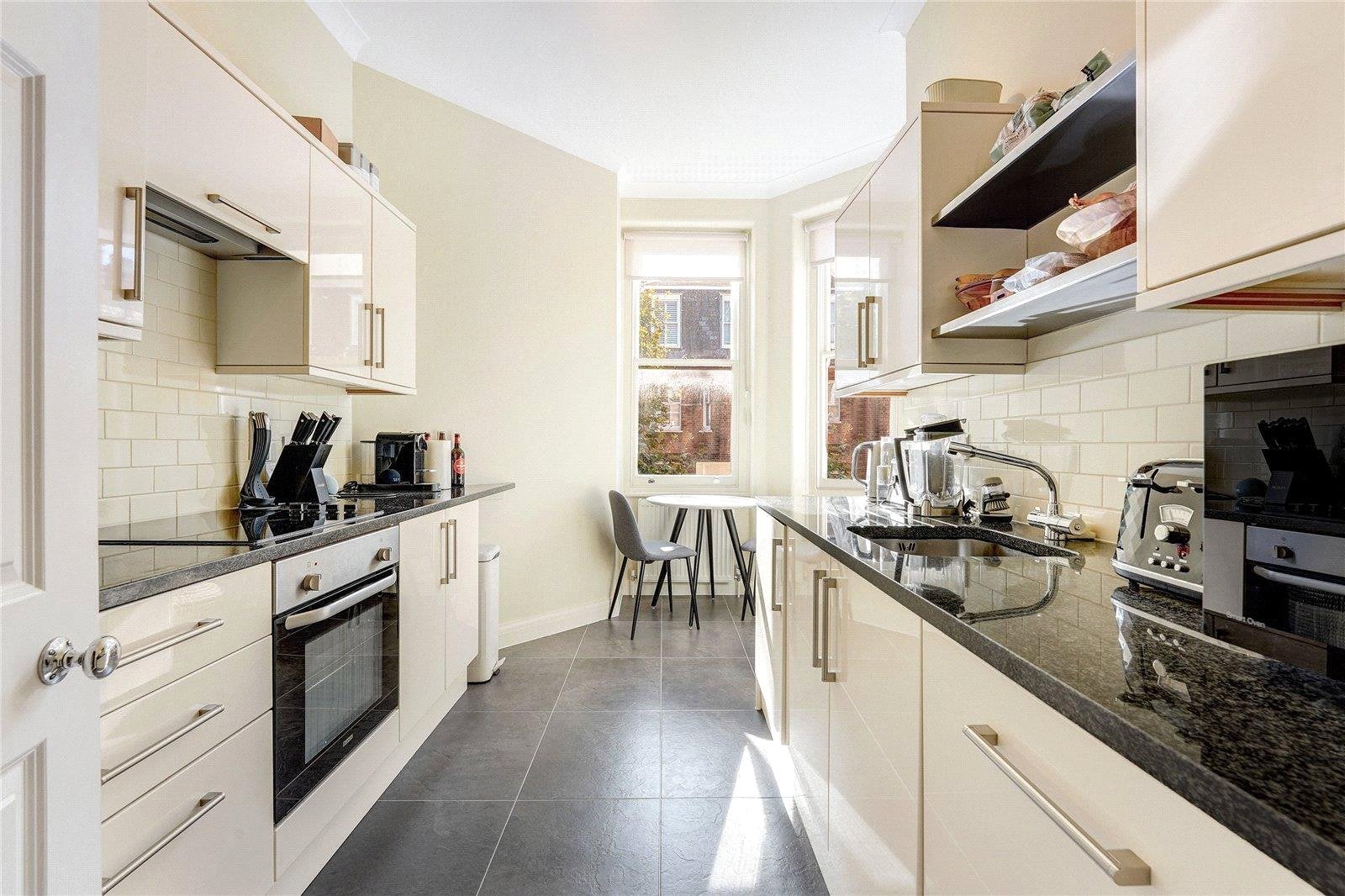 Flat Sloane Court West in Greater London