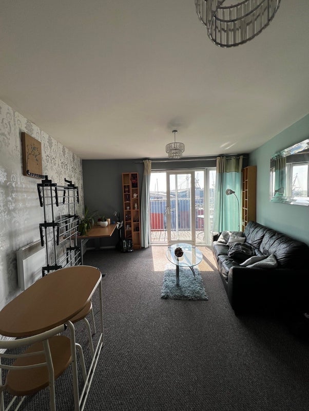 Room Stillwater Drive in Manchester