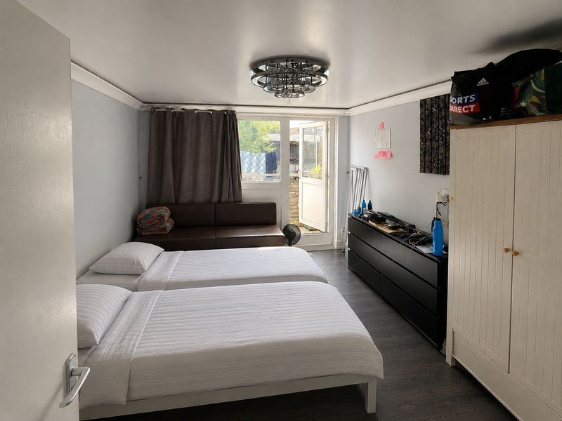 Room Lipton Road in Greater London