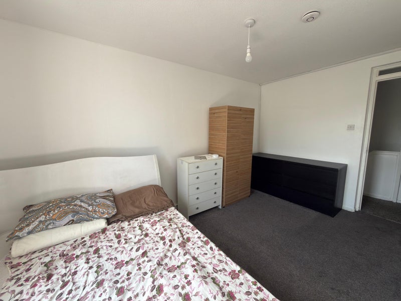 Room Lipton Road in Greater London