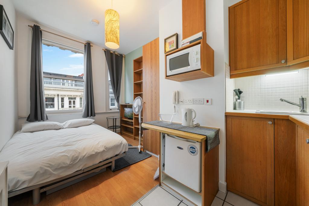 Flat Fairholme Road in Greater London