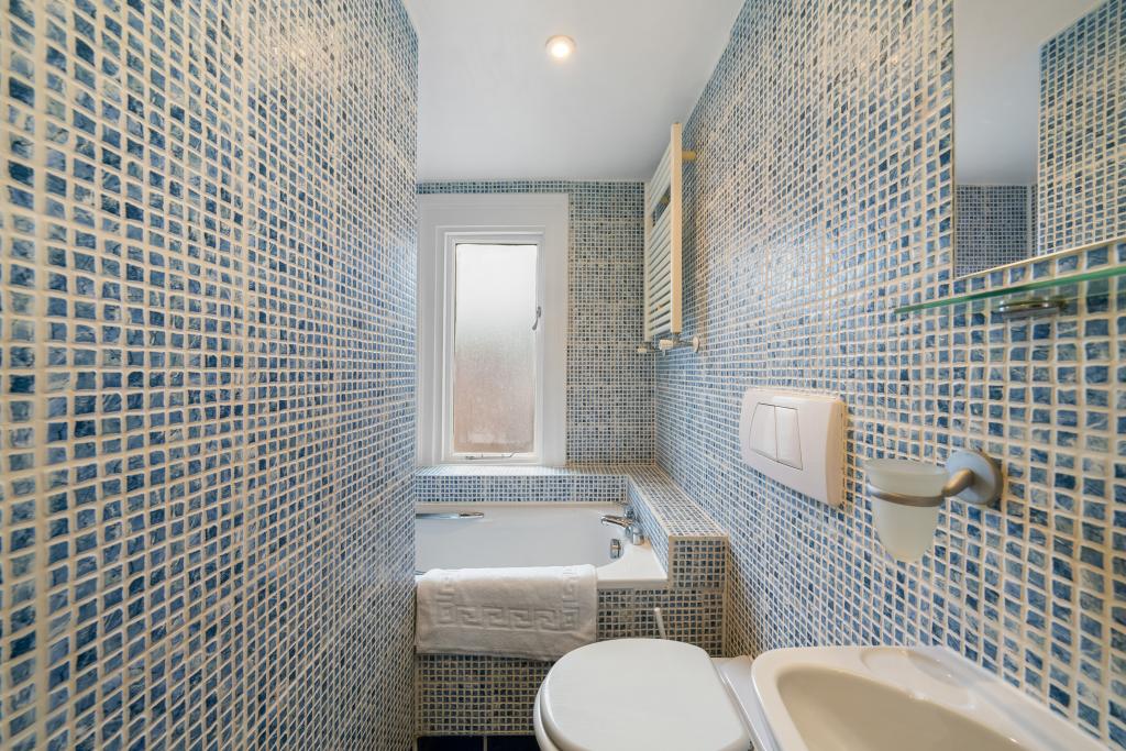 Flat Fairholme Road in Greater London