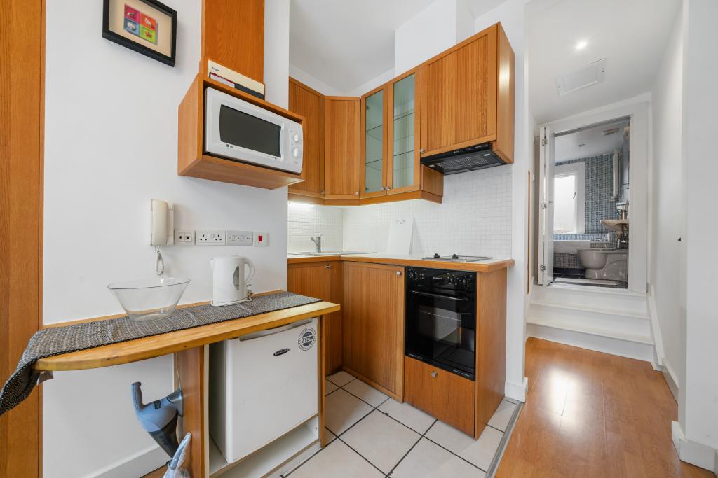 Flat Fairholme Road in Greater London