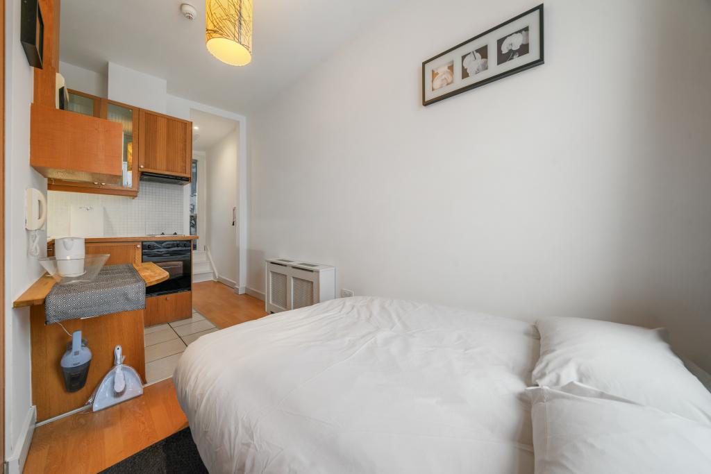 Flat Fairholme Road in Greater London