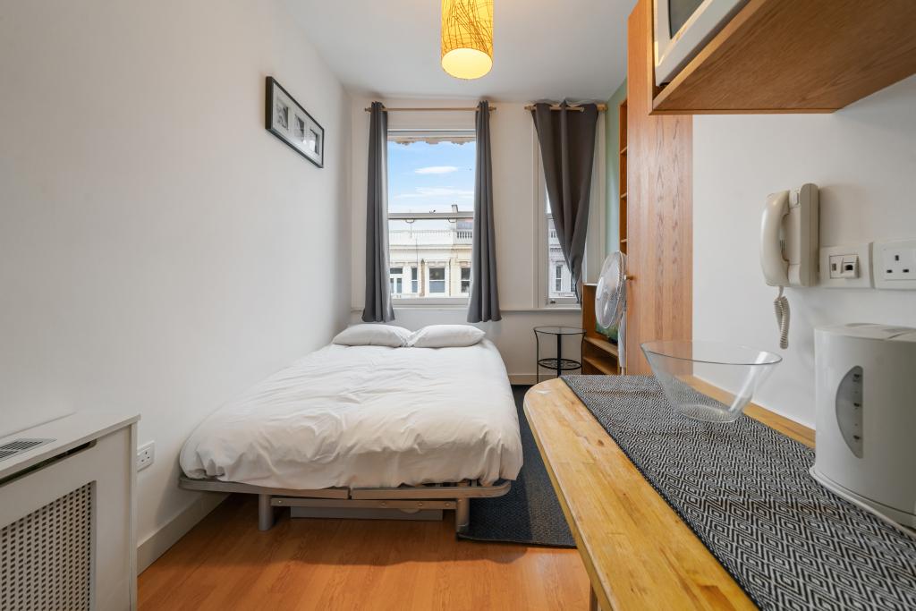 Flat Fairholme Road in Greater London