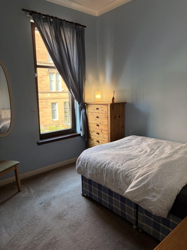 Room Yarrow Gardens Lane in Glasgow