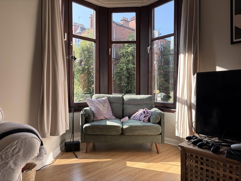 Room Yarrow Gardens Lane in Glasgow