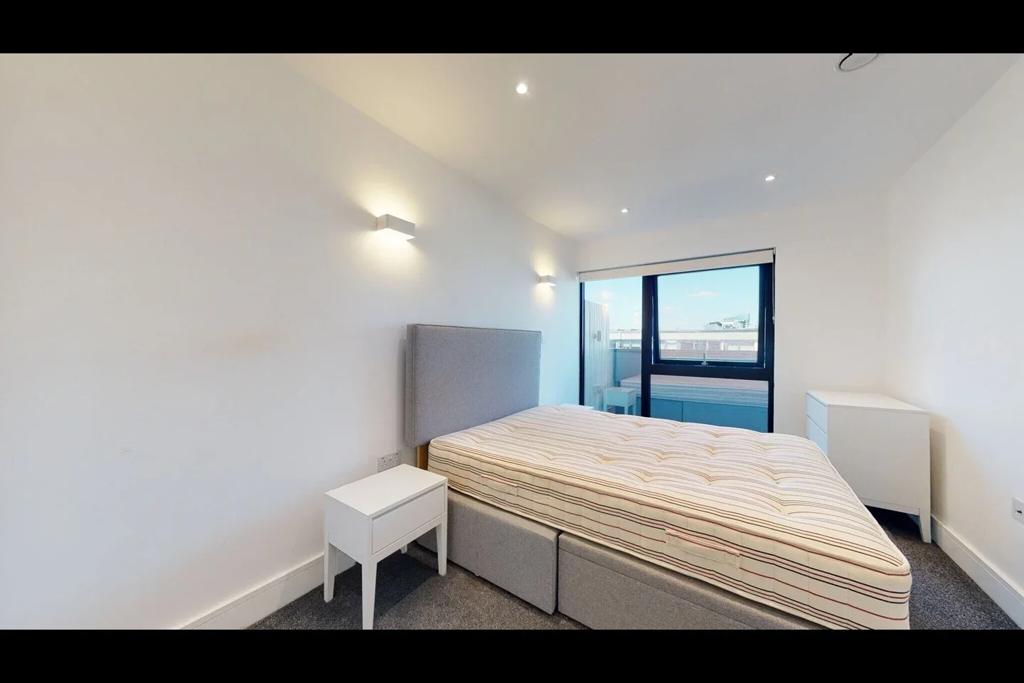 Flat Great West Road in Greater London