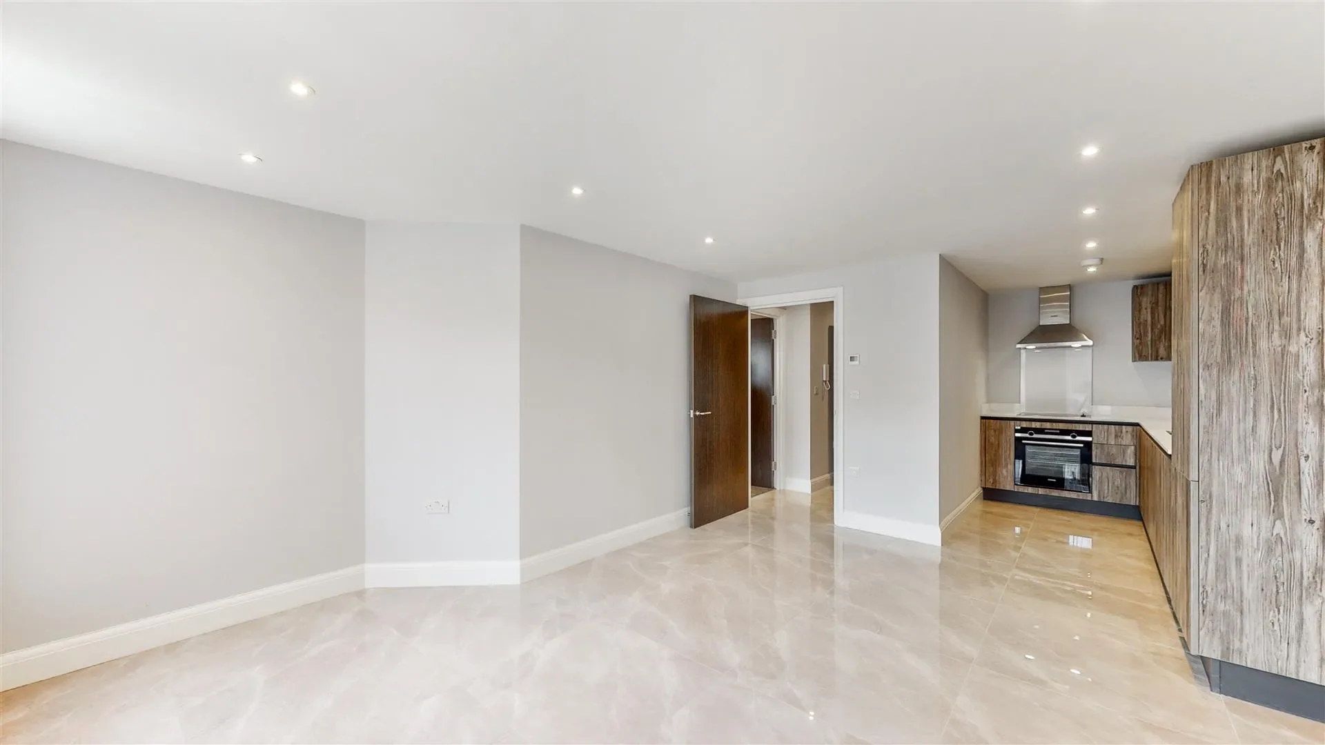 Flat Ranelagh Road in Greater London
