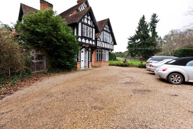 Room Parliament Lane in Burnham