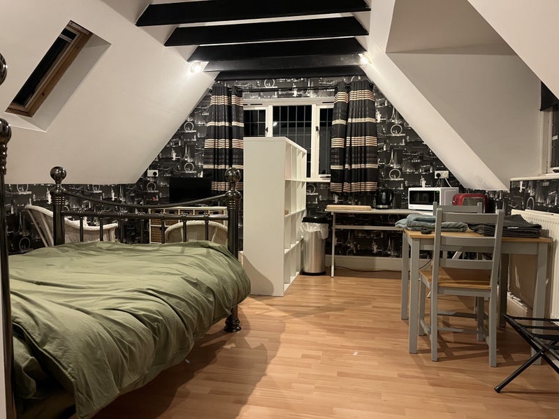 Room Parliament Lane in Burnham