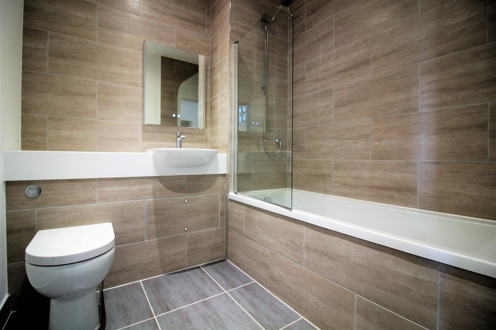 Flat Knoll Road in Surrey Heath
