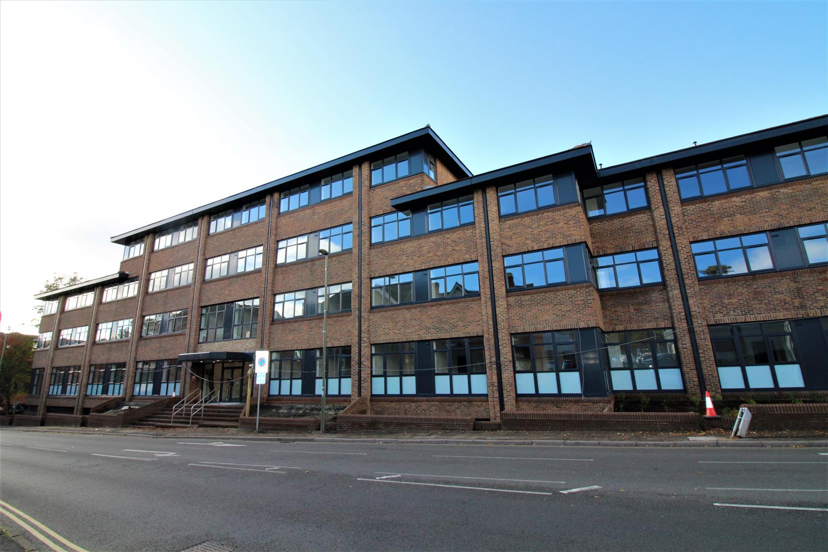 Flat Knoll Road in Surrey Heath