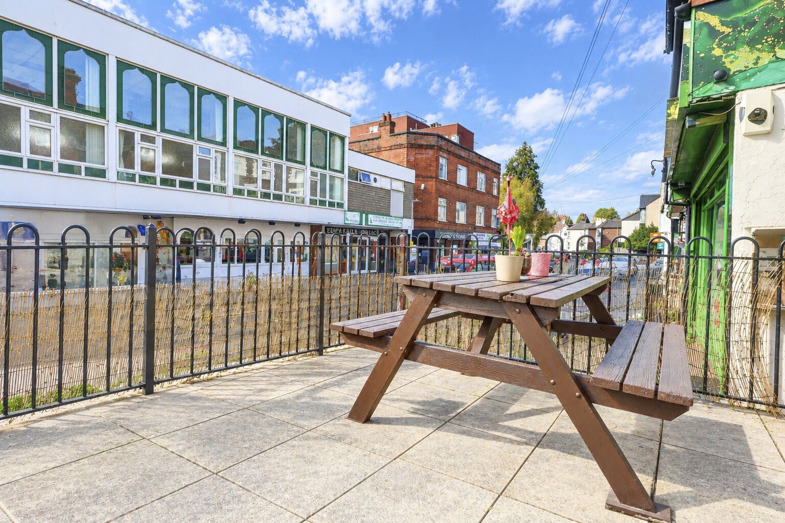 Flat Totteridge Road in High Wycombe