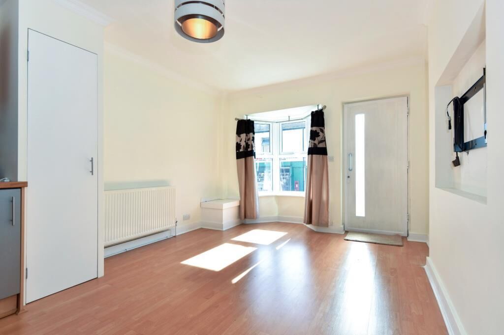 Flat Totteridge Road in High Wycombe