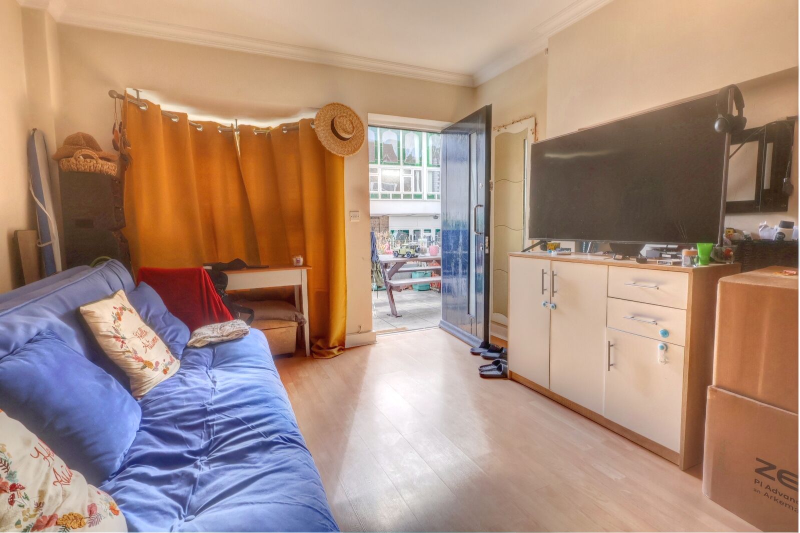 Flat Totteridge Road in High Wycombe